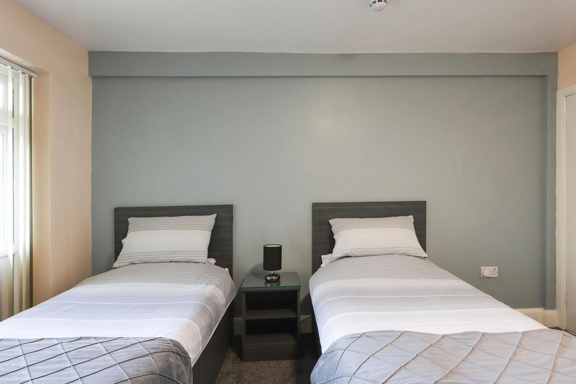 Oyo Honeycroft Lodge Uxbridge Exteriér fotografie