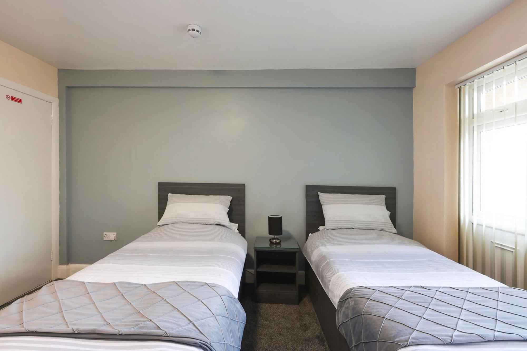 Oyo Honeycroft Lodge Uxbridge Exteriér fotografie